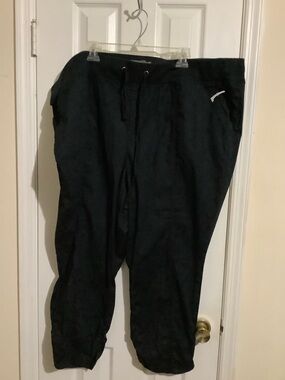 Torrid black Capri pants size 4